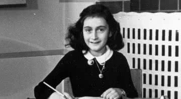 Anne Frank na escola, por volta de 1940 - Wikimedia Commons