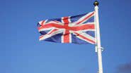 Bandeira britânica hasteada - Foto de Reinaldo Sture no Unsplash