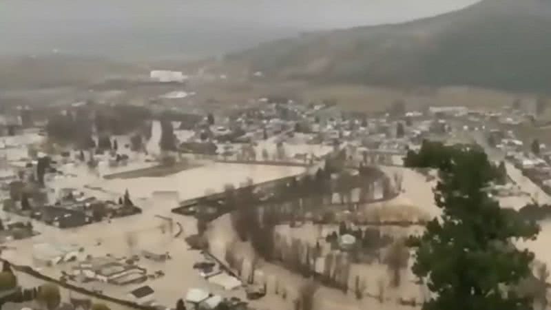 As enchentes, na região da Colúmbia Britânica - Divulgação / YouTube / CTV News