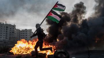 Fotografia tirada em meio aos conflitos entre Cisjordânia e Israel - Getty Images
