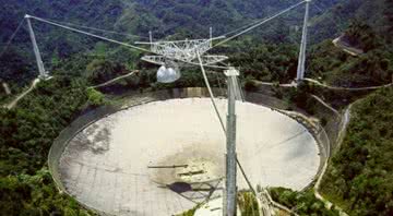 Fotografia mostrando estrutura do radiotelescópio - Divulgação/ NSF