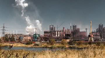 Complexo metalúrgico e siderúrgico de Azovstal, em Mariupol, na Ucrânia - Foto por Chad Nagle pelo Wikimedia Commons