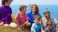 Fotografia de família de Edith Lemay, Sebastien Pelletier e seus quatro filhos - Reprodução/Instagram @pleinleursyeux