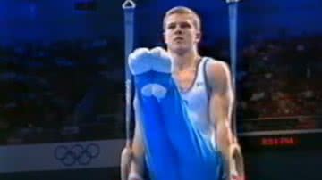 Ruslan Mezentsev no exercício de argolas nos Jogos Olímpicos de Sidney - Reprodução/Youtube/thelegendofNeshka