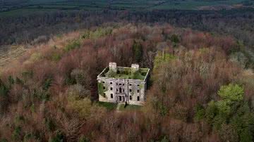 Imagem aérea de mansão abandonada - Reprodução/Video/YouTube