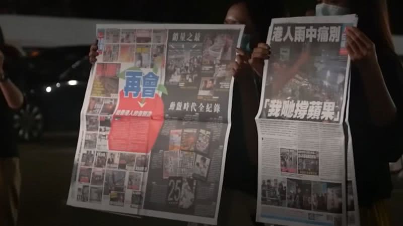 Protesto em Hong Kong após governo chinês fechar o jornal Apple Daily - Divulgação/ Youtube/ DW Documentary