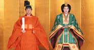 Imperador Naruhito e a esposa Masako em trajes imperiais - Wikimedia Commons / 在ムンバイ日本国総領事館