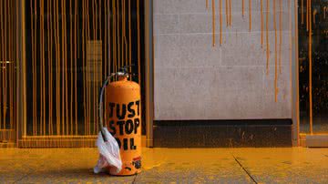 Fotografia de propaganda da 'Just Stop Oil', grupo responsável por jogar sopa de tomate em pintura de Van Gogh - Getty Images
