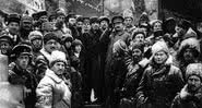 Lenin, Trotsky e Kamenev comemorando o 2º aniversário da Revolução de Outubro - Domínio Público/ Creative Commons/ Wikimedia Commons