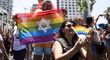 Passeada LGBTQIA+ marca cores de arcoíris em bandeira de Israel - Getty Images