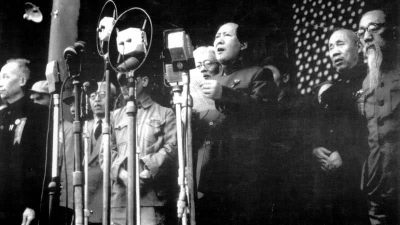 Mao Tsé-tung proclamando a República Popular da China