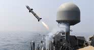 Imagem ilustrativa de míssil marinho sendo lançado - Divulgação / US. Navy