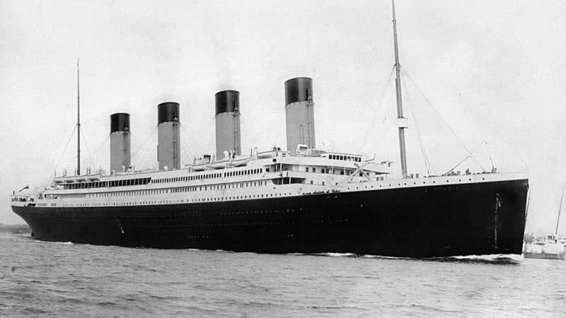Fotografia do Titanic partindo de Southampton, no Reino Unido, em 1912 - Francis Godolphin Osbourne Stuart/Domínio Público