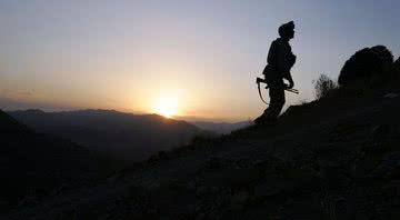 Fotografia de soldado na fronteira do Afeganistão, em 2006 - Getty Images