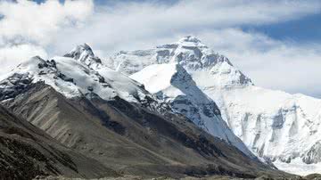 Montanhas congeladas do Tibete - Foto por Eknbg pelo Pixabay