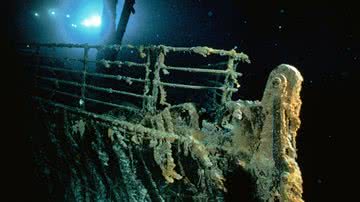 Fotografia registra proa do Titanic completamente deteriorada no fundo do mar - Divulgação