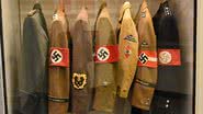 Coleção de uniformes nazistas no Museu Histórico Alemão, em Berlim - Foto por Richard Mortel pelo Wikimedia Commons