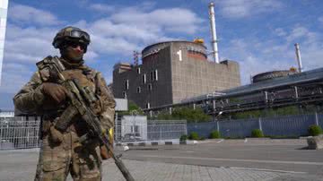 Trecho de vídeo em que mostra a central nuclear de Zaporizhzhia sob ocupação russa - Reprodução/YouTube/AFP Português