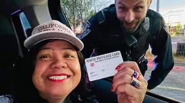 Mimi Israelah se safou de multa de trânsito após apresentar 'cartão de privilégio branco' - Divulgação/Redes sociais