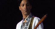 Prince durante apresentação em 2008 - Wikimedia Commons