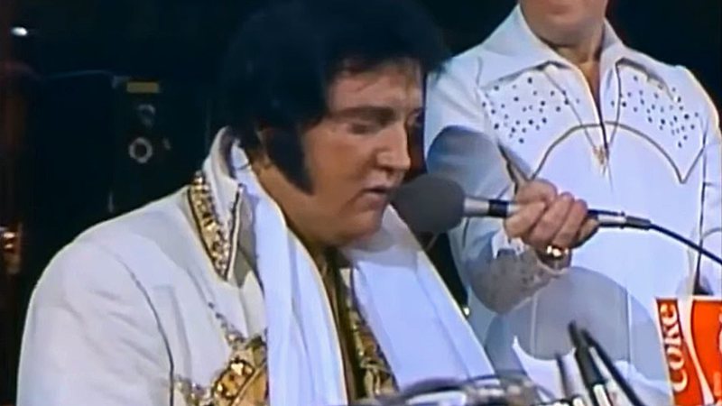 Elvis cantando em seu último especial de TV - Divulgação / Vídeo / CBS