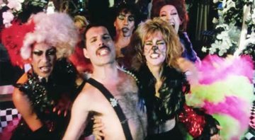 Trecho do clipe “Living On My Own”, com Freddie Mercury em uma de suas festas - Divulgação / YouTube