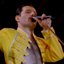 Freddie Mercury em apresentação da banda Queen, na Hungria