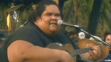 Israel Kamakawiwoʻole em vídeo de 'Somewhere Over the Rainbow' - Reprodução/Vídeo/YouTube