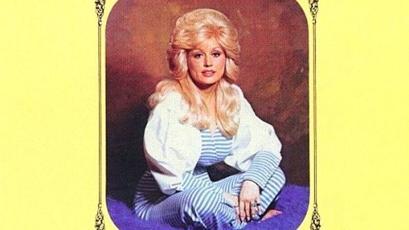 Dolly Parton sentada na capa do álbum 'Jolene' - Divulgação / RCA
