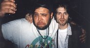 João com Kurt (esq.) e com outros membros do Nirvana, Krist Novoselic e Dave Grohl (dir.) - Arquivo Pessoal / João Gordo