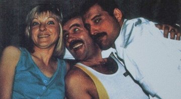 Mary Austin, Jim Hutton e Freddie Mercury reunidos em foto - Crédito: Divulgação/Twitter/queenarchive/04.12.2018
