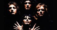Retrato do grupo Queen durante sessão fotográfica para o single 'Bohemian Rhapsody' - Divulgação/EMI