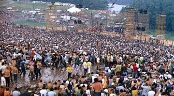 Multidão acompanha apresentação no festival Woodstock - Wikimedia Commons / Derek Redmond e Paul Campbell