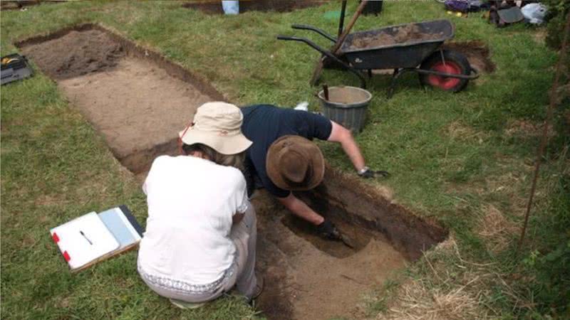 Enquanto realizavam escavações na região, pesquisadores encontraram uma rara cozinha britânica de guerra - Clifton Antiquarian Club