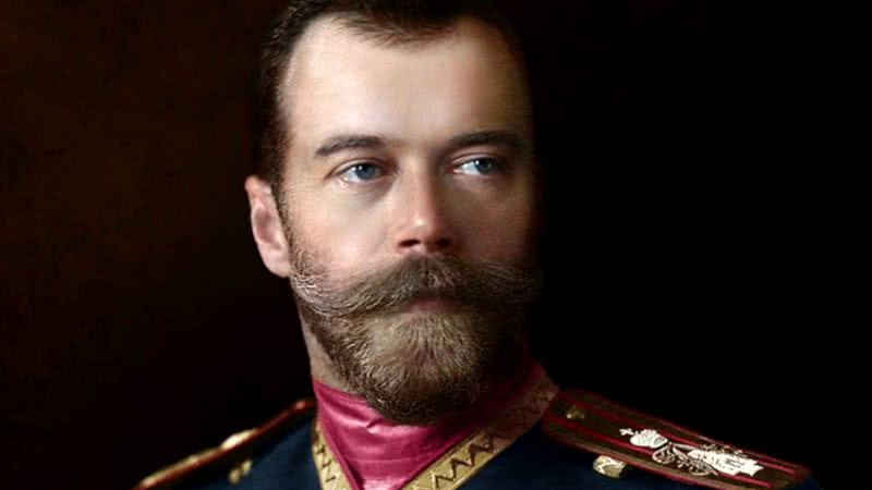 Nicolau II, da Rússia, em foto oficial colorizada artificalmente - Domínio Público/Klimbim