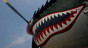Boca de tubarão pintada em um avião militar - Getty Images