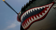 Boca de tubarão pintada em um avião militar - Getty Images