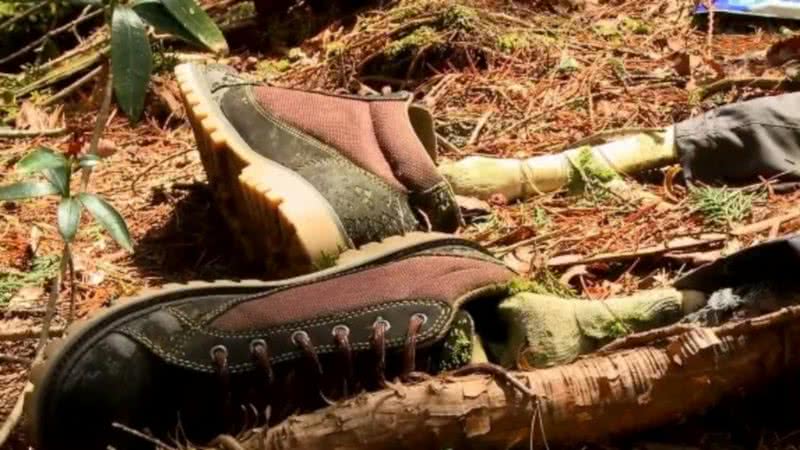 Sapatos de uma das vítimas que deixaram sua vida na floresta japonesa - Divulgação