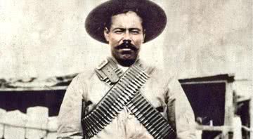 Pancho Villa em um acampamento de insurgentes - Wikimidia Commons