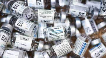 Imagem meramente ilustrativa de frascos de vacina - Getty Images