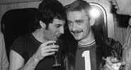 Freddie Mercury e Paul Prenter conversando - Divulgação