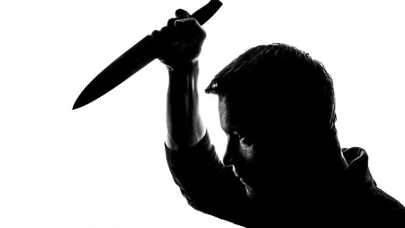 Imagem ilustrativa de um homem segurando uma faca - Pixabay