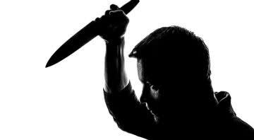 Imagem ilustrativa de um homem segurando uma faca - Pixabay