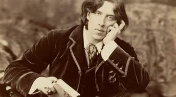 Oscar Wilde, renomado escritor, poeta e dramaturgo irlandês - Napoleon Sarony (1821-1896) / Museu Metropolitano de Arte / Domínio Público, via Wikimedia Commons