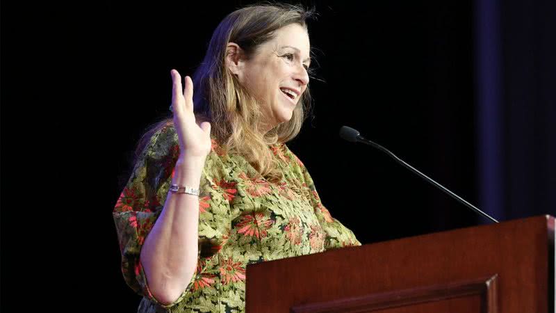 Abigail durante discurso em evento feminista - Getty Images