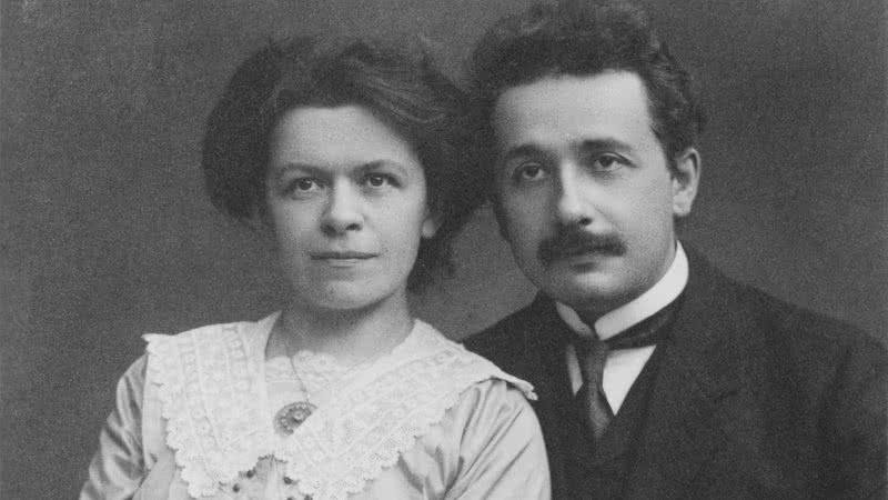 Fotografia de Mileva Marić e Albert Einstein - Domínio Público