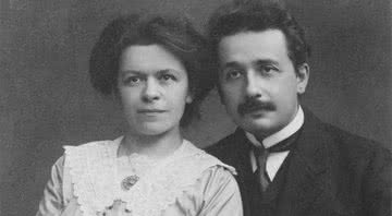 Fotografia de Mileva Marić e Albert Einstein - Domínio Público