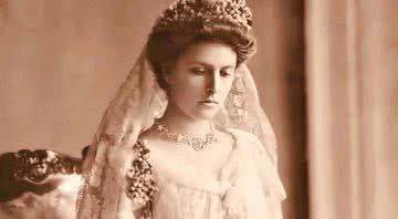 Retrato de Alice de Battenberg com seu vestido de noiva - Wikimedia Commons