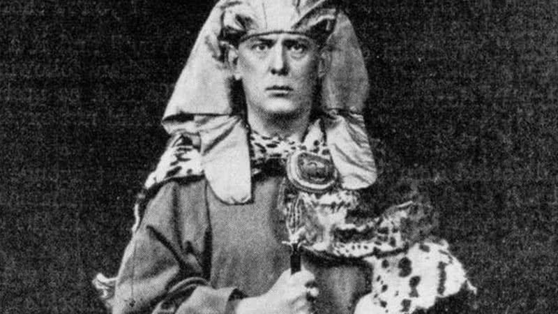 Aleister Crowley - Wikimedia Commons