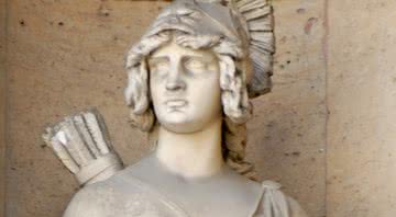 Estátua representando Pentesileia - Wikimedia Commons